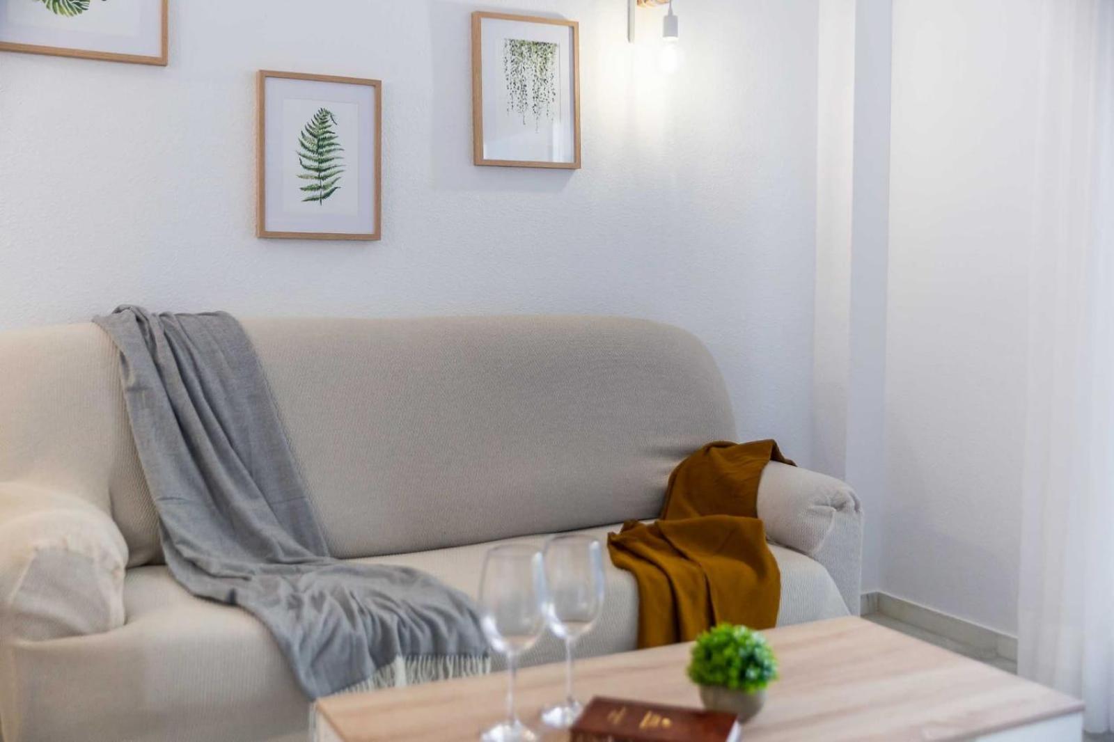 Fuengirola Los Boliches Paseo Maritimo Rey De Espana Esquina Lope De Vega 1 Dormitorio Mas Sofa Cama Salon Mas Cama Supletoria Exterior foto